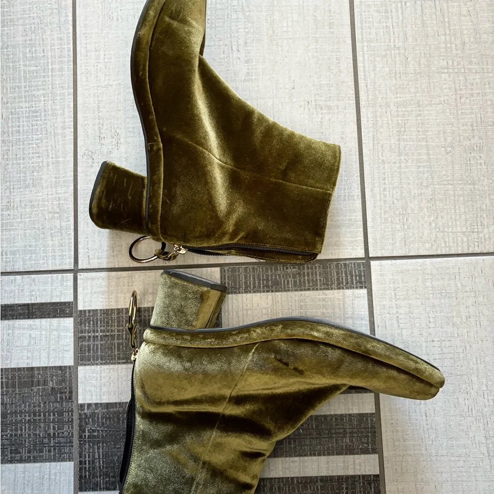 INTENTIONALLY BLANK Green Heeled Boots with Chunky Heel and Pointed Toe - Picture 2 of 5